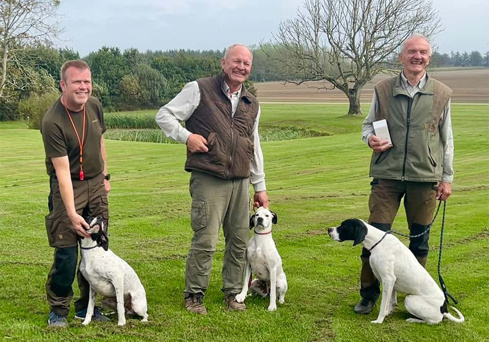 Tre præmierede hunde fra Kennel Fuglede